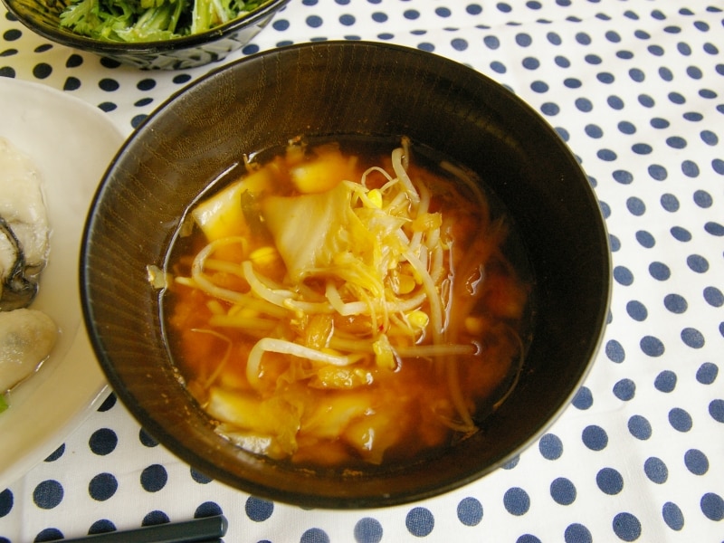 豆もやしのキムチ味噌汁