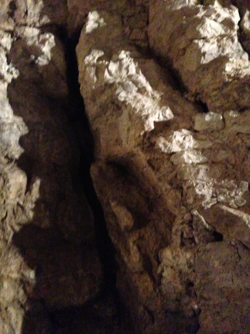 ここからフルリーヌが洞窟内に流れ込んでくる