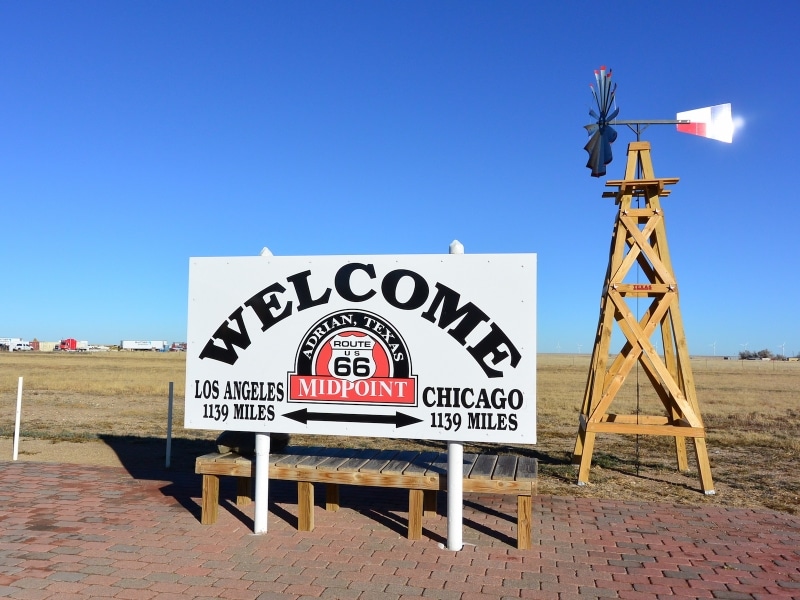 テキサス州エイドリアンにあるルート66のミッドポイント