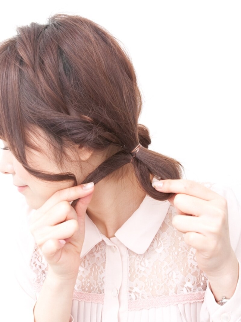 輪っかの大きさは肩につかない程度