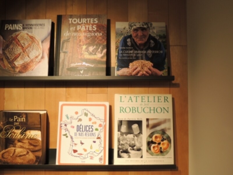 杉窪さんの蔵書コーナー