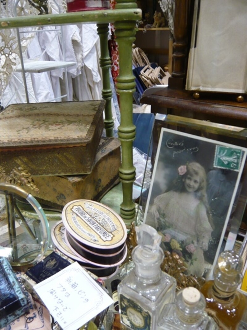 店内の古いポストカード