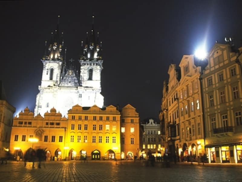 プラハは比較的治安がいいので夜の散歩も魅力的。こちらは旧市街広場の夜景 ©牧哲雄