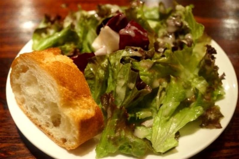 バゲットとサラダ