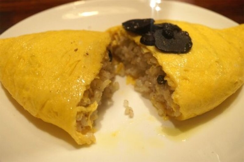 ライスの中には角切りとペースト状にしたトリュフが