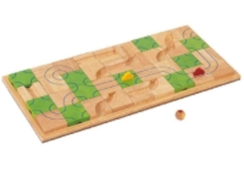 かわいいミニカーも木製です