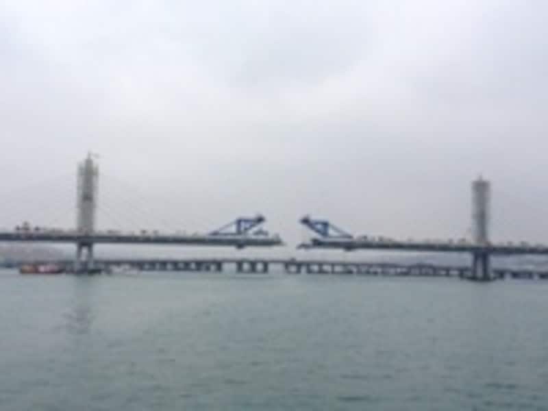 金角湾の橋（M2号線）