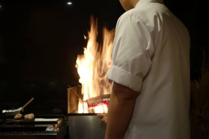 火が上がるダイナミックなパフォーマンス