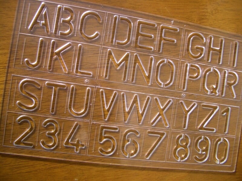 プラスチック製文字テンプレート