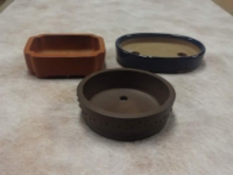 古典的なデザインの鉢