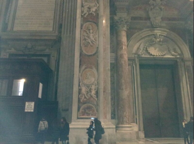 左が通常の出口の善と悪の扉、右が死の扉