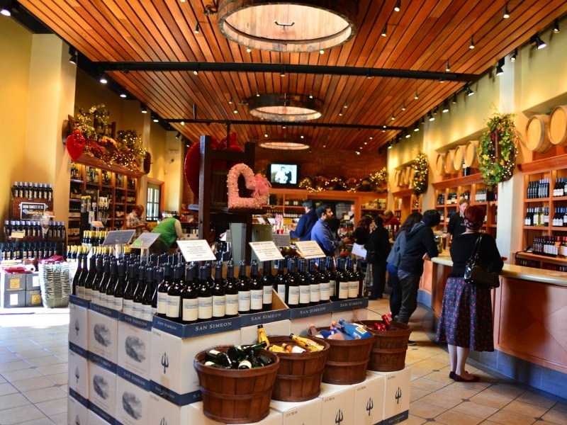 巨大なテイスティングルーム