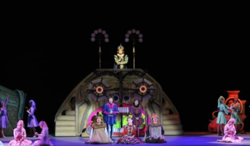 『はだかの王様』「お馬鹿さんには見えない洋服」製作現場を見に来た王様undefined撮影：阿部章仁