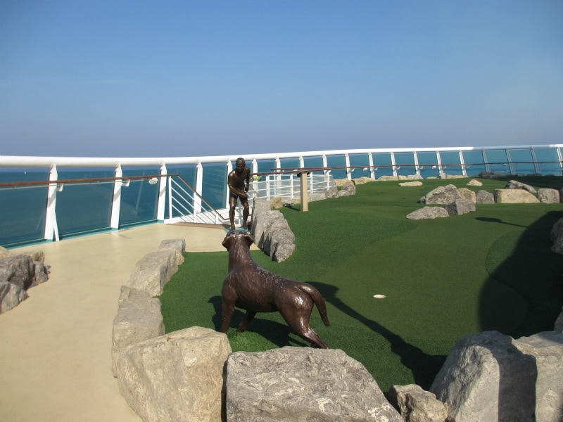 海を望むパターゴルフ