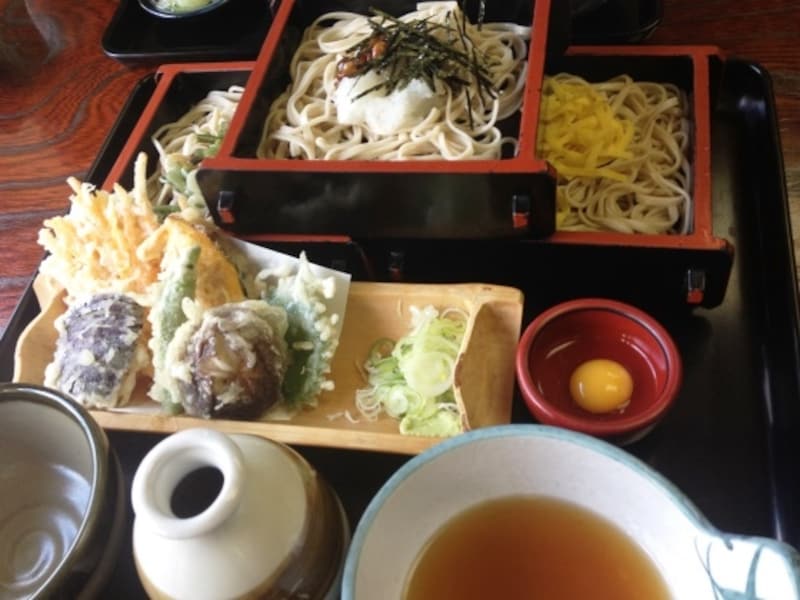 団体用にはそば定食やそば御膳（要予約）などのメニューも