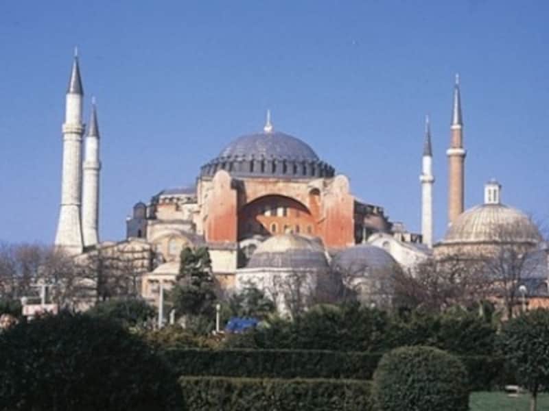 ビザンチン建築の最高傑作と名高いアヤソフィア（イスタンブール）