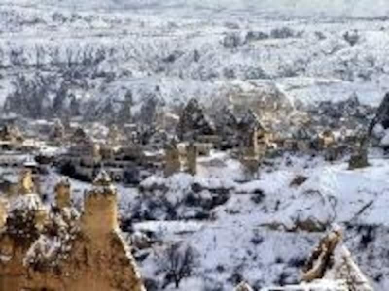 雪化粧した冬のカッパドキア