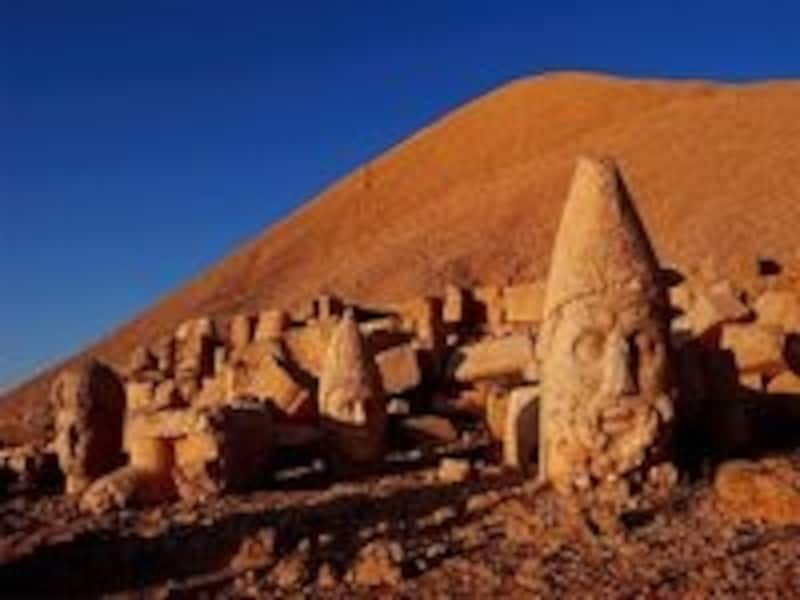 ネムルトダー山頂のコンマゲネ王国遺跡