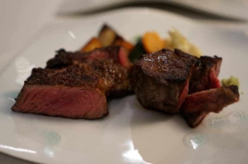 左が神戸牛ヒレ、右が短角牛