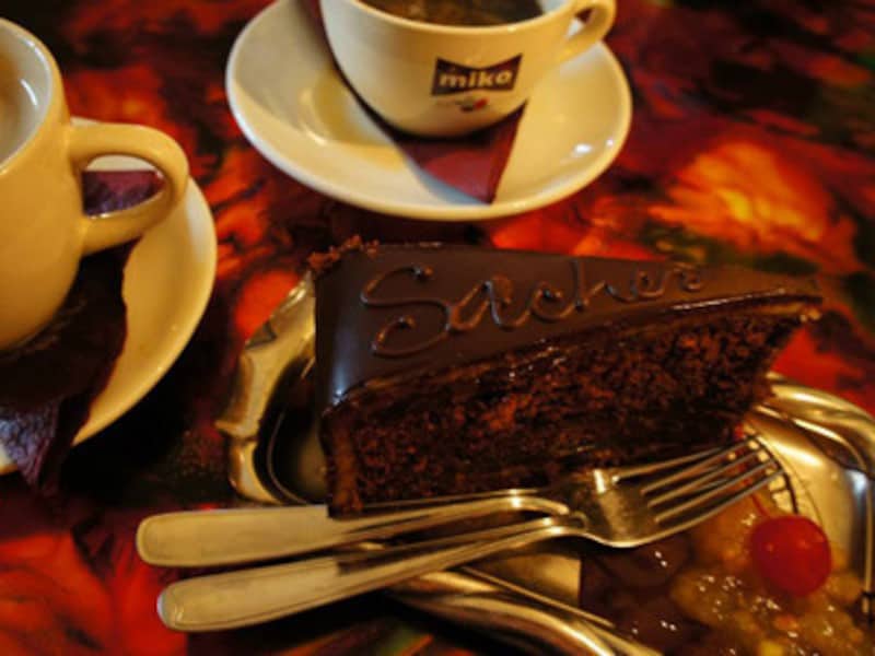 1937年創業のタリンで人気の老舗チョコレートカフェPierre Chocolaterieもとても有名。大人気の濃厚ガトーショコラ