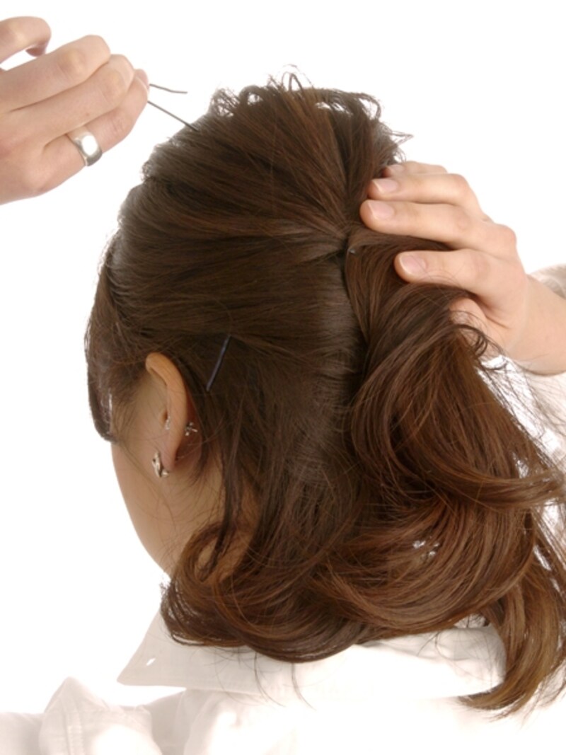 押し上げるイメージで