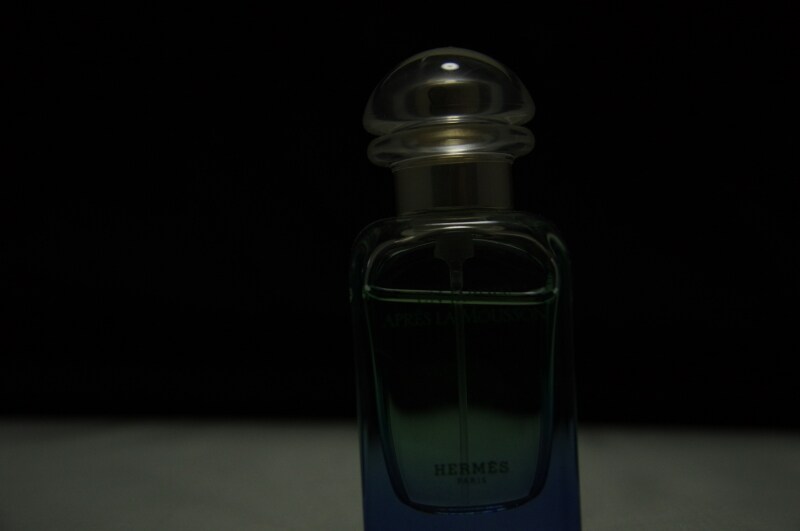 シャッタースピードが速いと、暗い写真となる