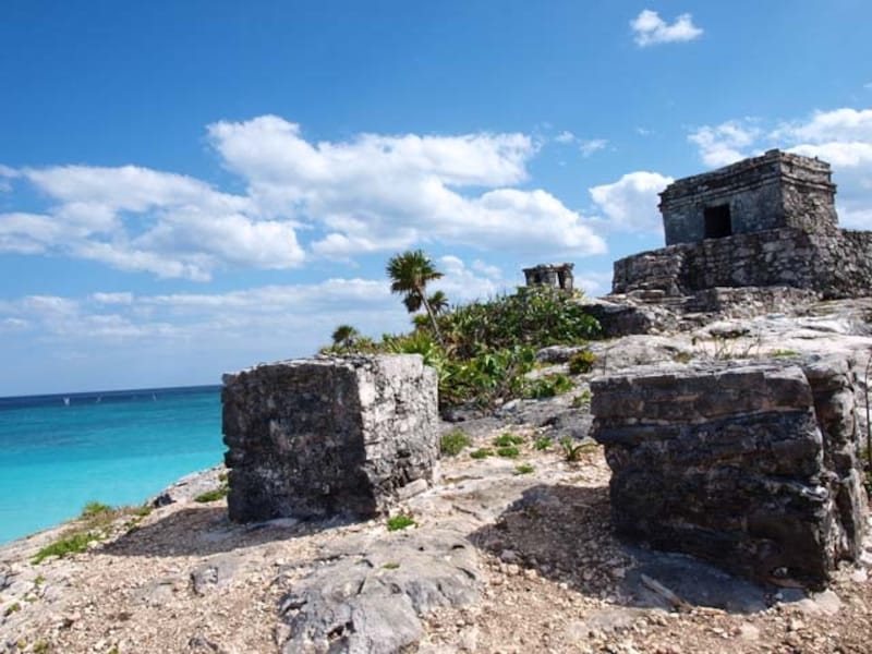 カリブ海を見下ろすように建つ、マヤ文明末期のトゥルム遺跡