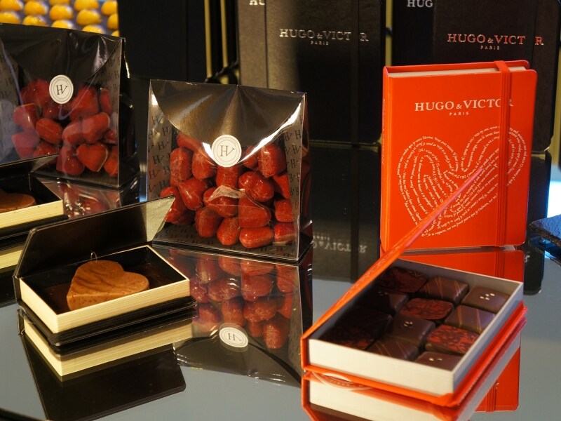 Carnet Valentine（カルネ・バレンタイン（3990円）＊写真右の赤いボックス