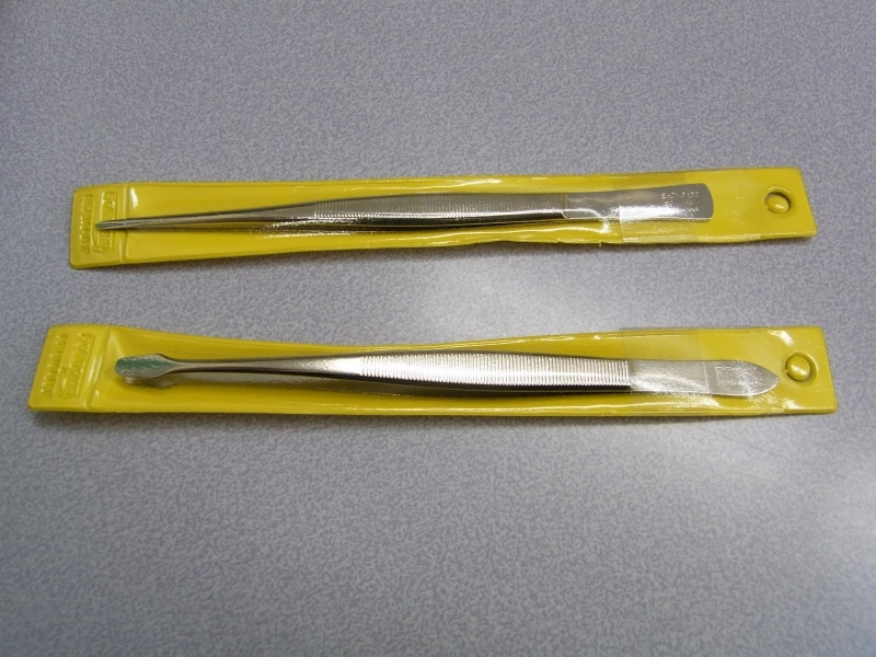 ピンセットの先端