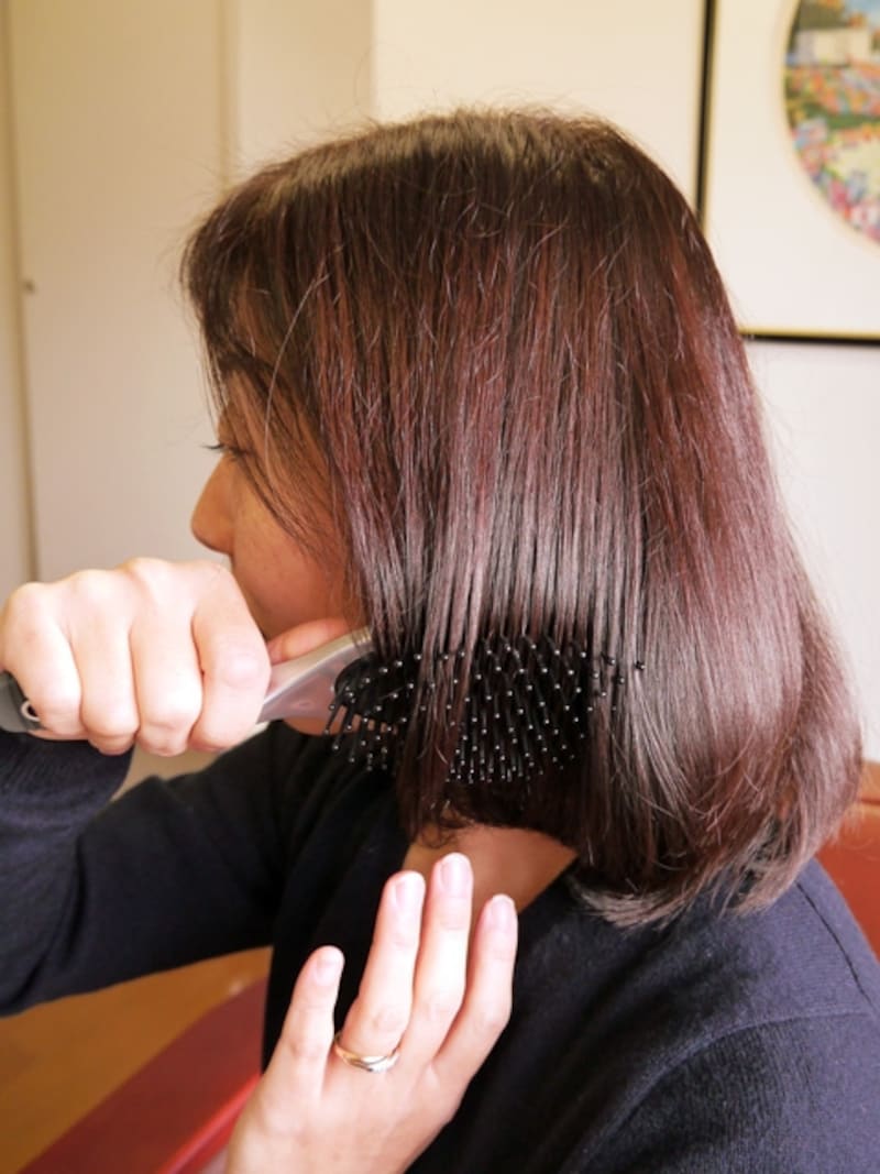 まずは毛先のもつれをほどきましょう