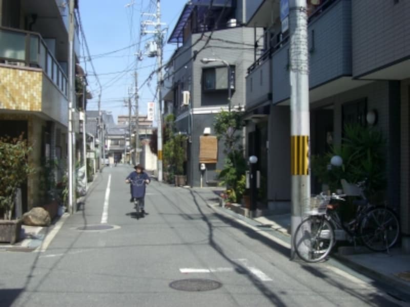 しかし、生野区内については区画整理はなされているようで直線で格子状の街区が多い。