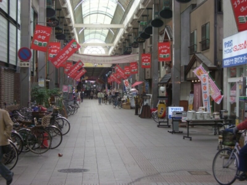 さっぱりしていても、アーケード商店街はしっかり存在。