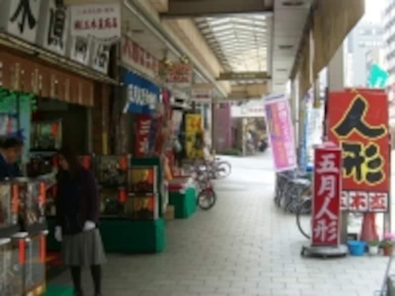 今回はバイク通の紹介だが、そもそも松屋町筋はおもちゃと人形で有名。