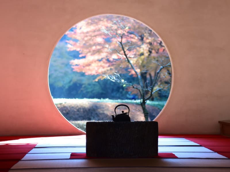 明月院本堂の円窓