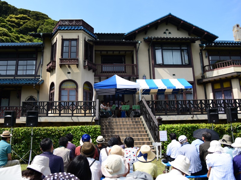 「バラまつり」期間中に催される「ローズガーデンコンサート」