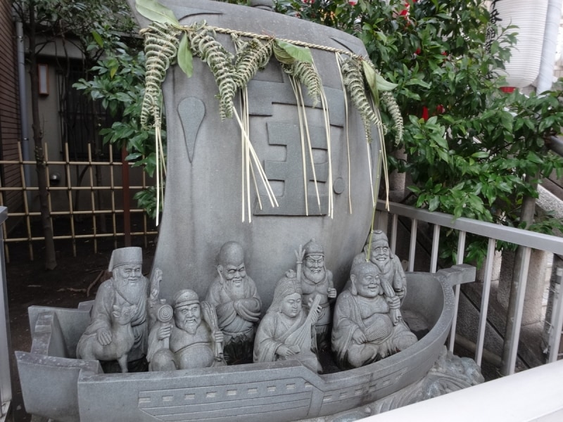 個々の顔や衣装などを見るのも楽しい