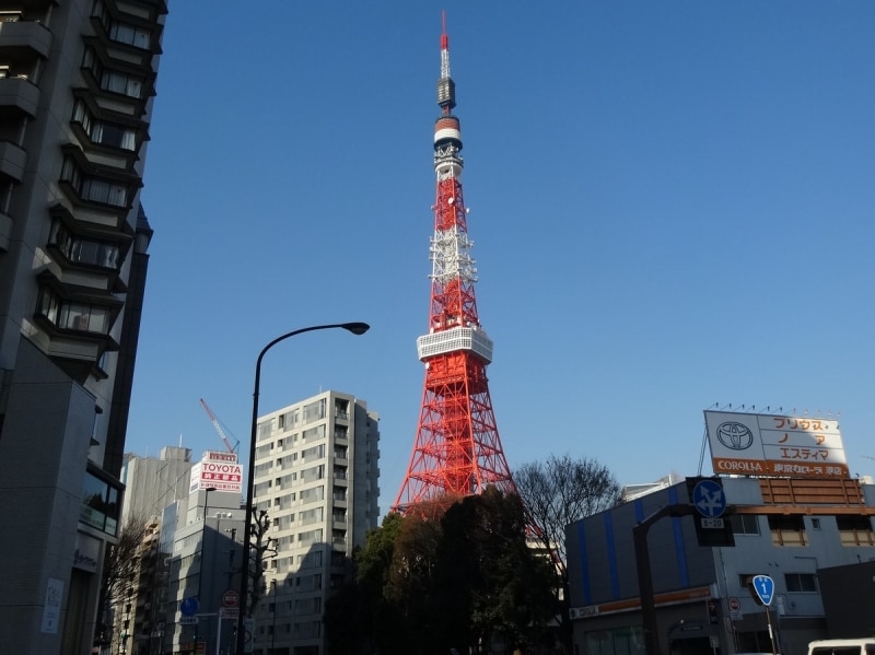 これまでもちらちら見えていた東京タワーが大きくなってきた