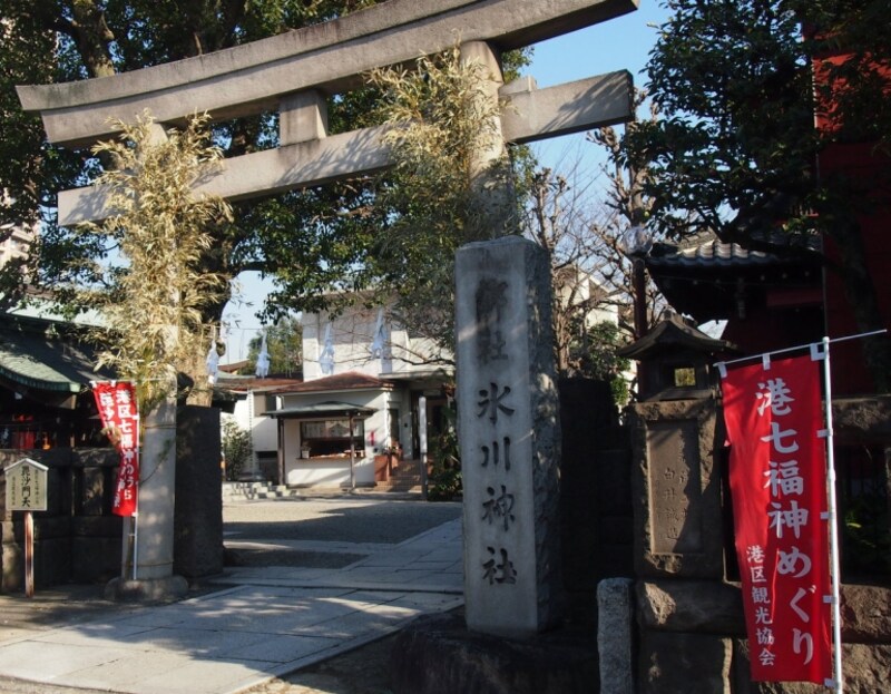 源経基が951年に麻布一本松付近に創祀、江戸時代、当地へ遷座したという元麻布氷川神社。