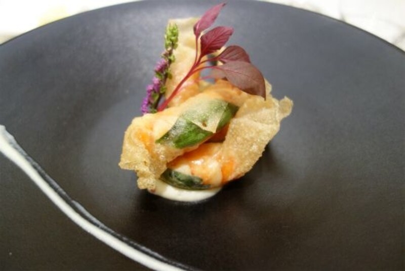 パリっと揚げたエビ バジル風味