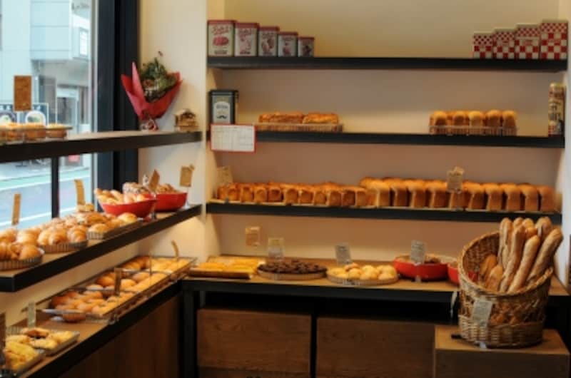 小さめサイズのパンが並ぶ