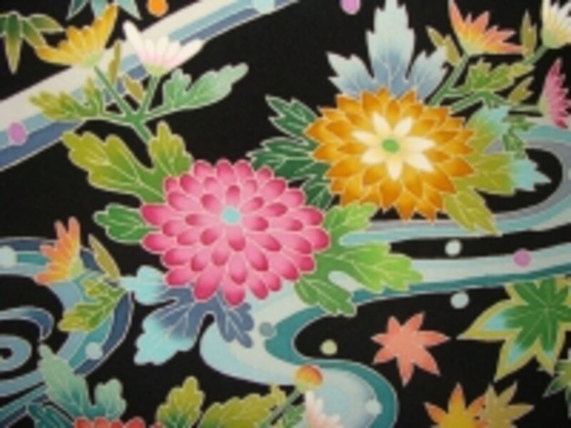 外側が濃く中が薄いぼかし方が特徴