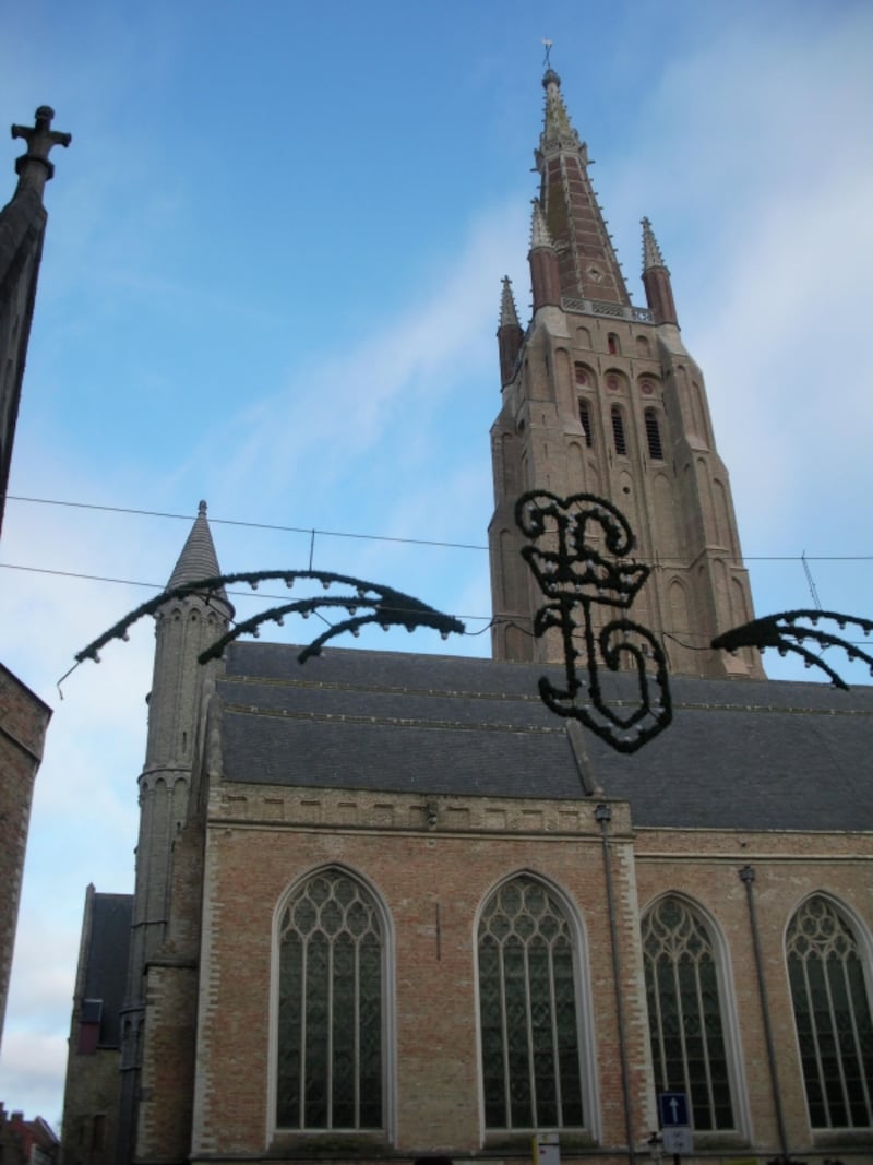 ミケランジェロの聖母子像が有名