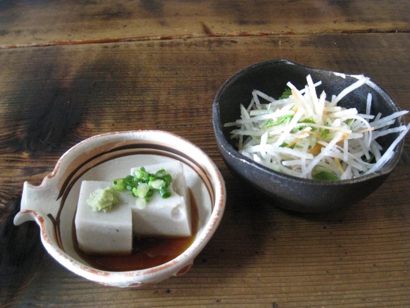 蕎麦豆腐とサラダ