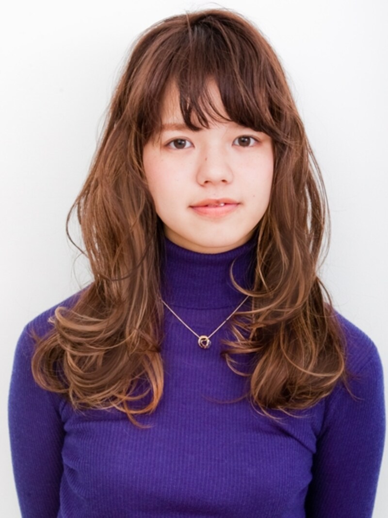 胸上のローレイヤースタイル