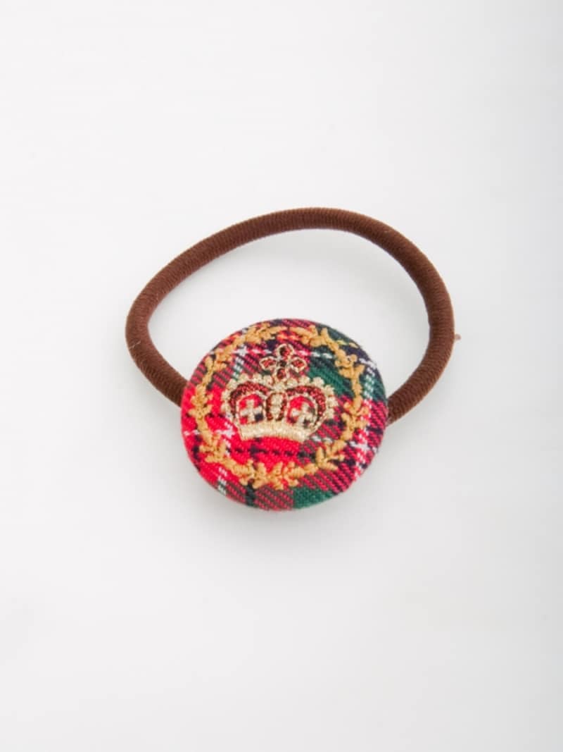 カジュアルな飾り付きヘアゴム