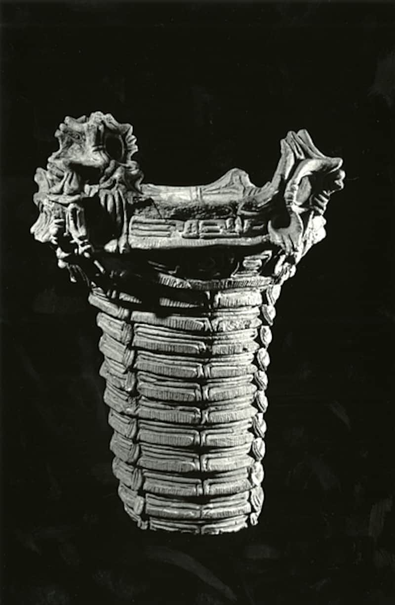 縄文土器(富山県出土)undefined撮影:岡本太郎undefined1956年undefined写真提供:川崎市岡本太郎美術館undefined?岡本太郎記念現代芸術振興財団