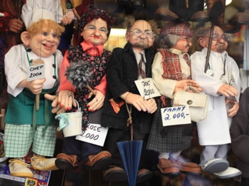 観光客が多いエリアではよくマリオネットが店先に並んでいる