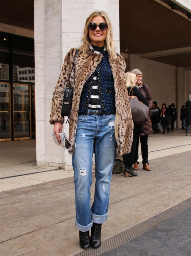 レオパード柄ファーコート＋ダメージジーンズ