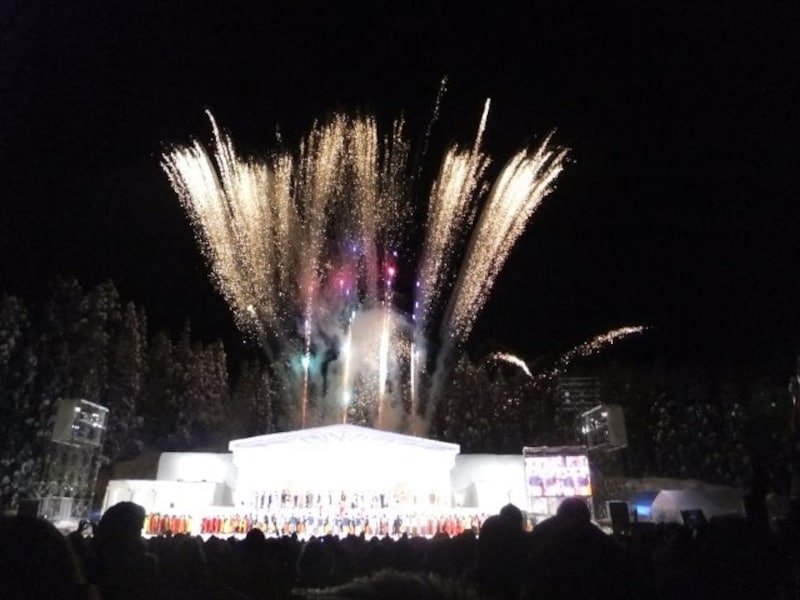 十日町雪まつり（10）／雪上カーニバルの雪花火