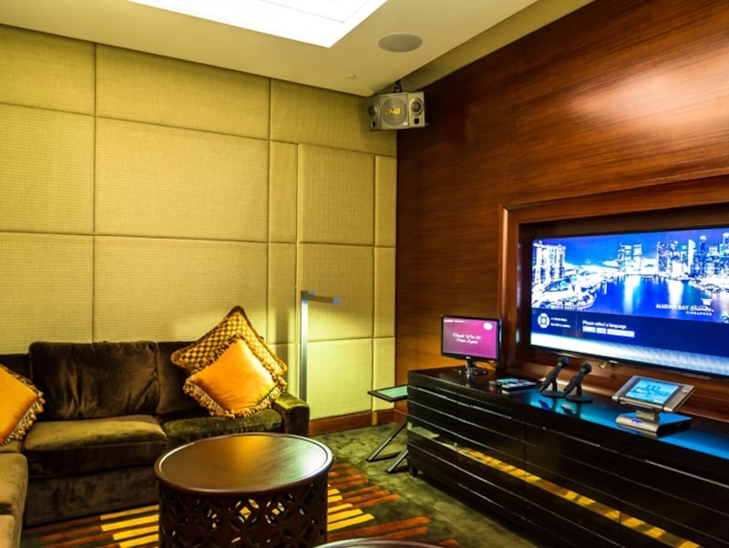 プレジデンシャルスイートのエンターテイメントルームにはカラオケが！